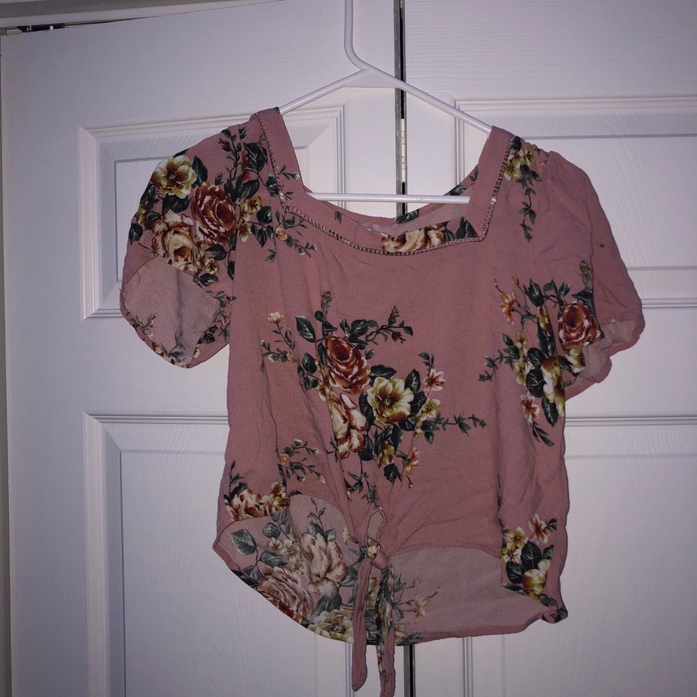 Cropped t-shirt with tie in front